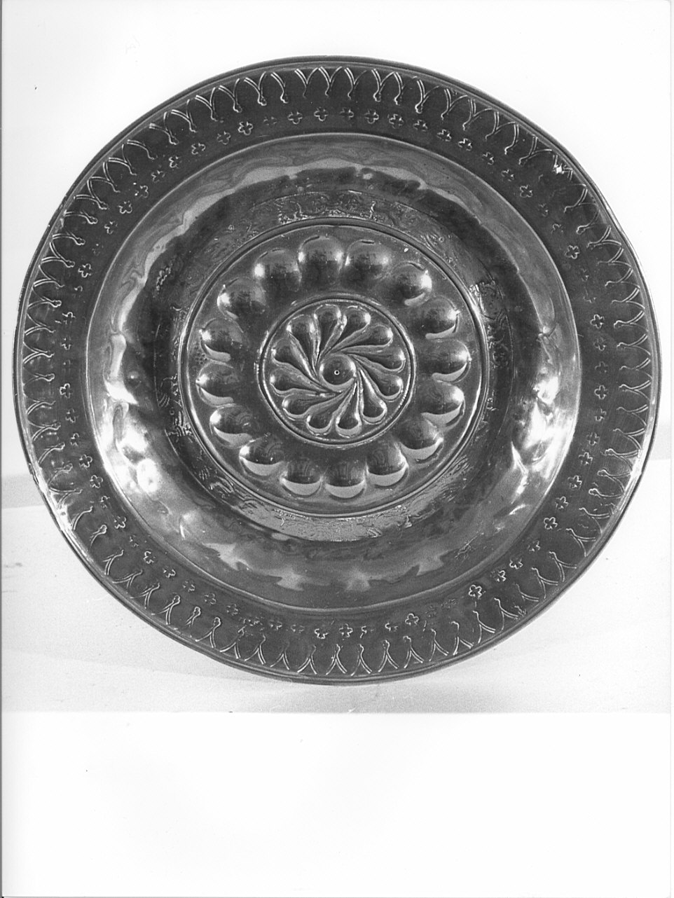 bacile, opera isolata - bottega tedesca (fine/inizio secc. XV/ XVI)