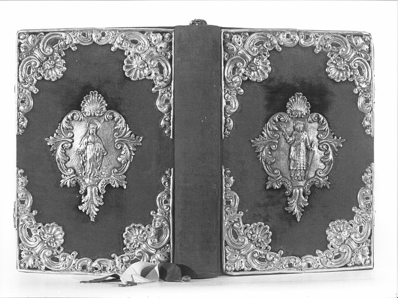 coperta di libro liturgico, opera isolata - bottega italiana (fine/inizio secc. XVIII/ XIX)