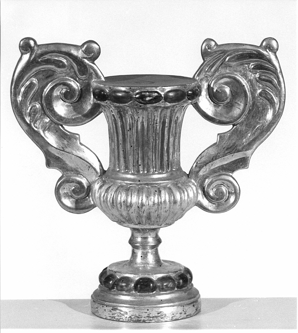 vaso d'altare con composizione floreale, coppia - bottega lombarda (sec. XIX)