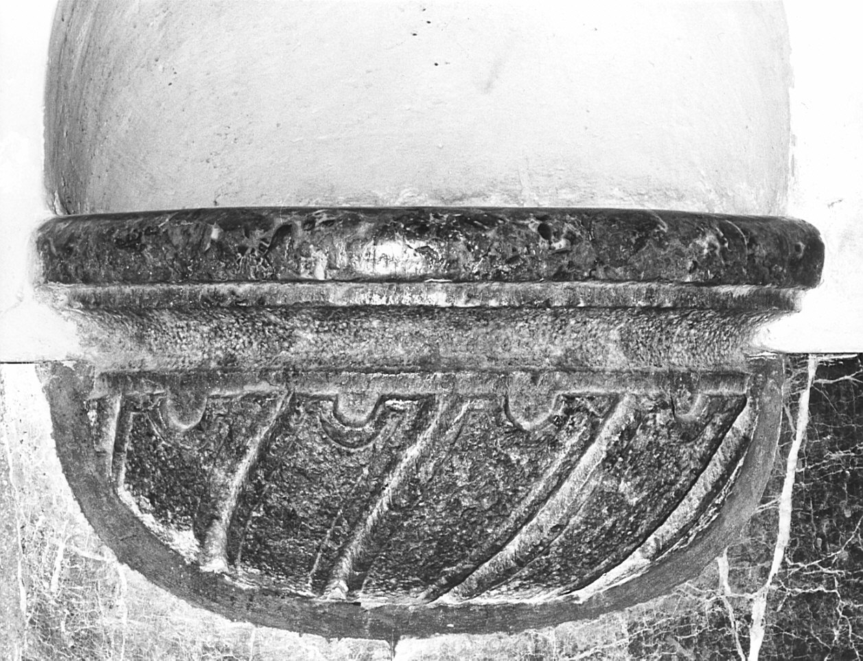 acquasantiera da parete, opera isolata - bottega bergamasca (sec. XVIII)