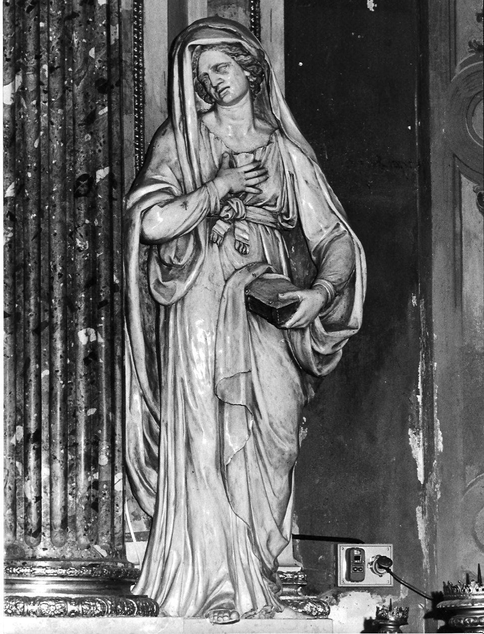 Sant'Anna (statua, elemento d'insieme) di Moroni Giovanni R (attribuito) (prima metà, fine/inizio sec. XIX, secc. XIX/ XX)