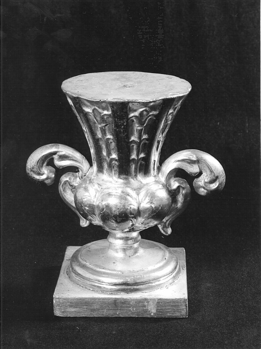 vaso d'altare con composizione floreale, opera isolata - bottega bergamasca (prima metà sec. XVIII)