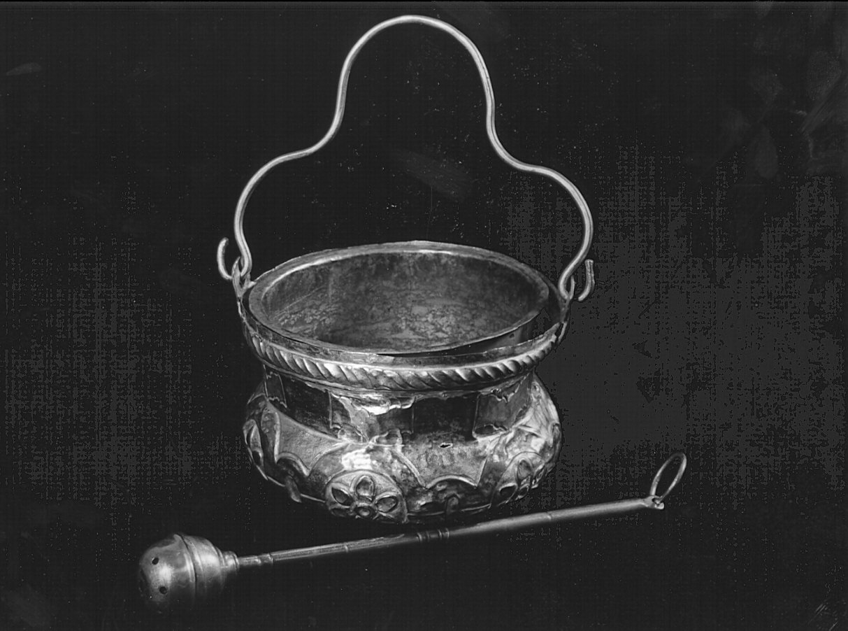 secchiello per l'acqua benedetta, insieme - bottega bergamasca (prima metà sec. XVII)