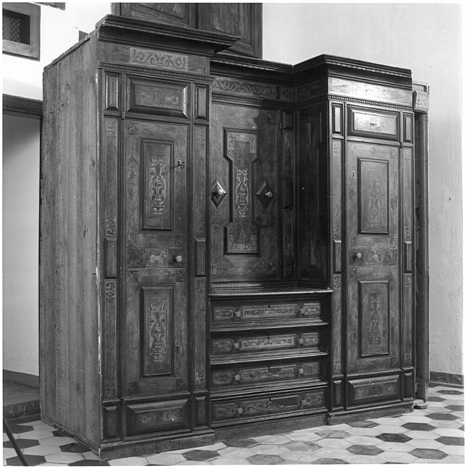 armadio da sacrestia, elemento d'insieme - bottega bergamasca (sec. XVII)