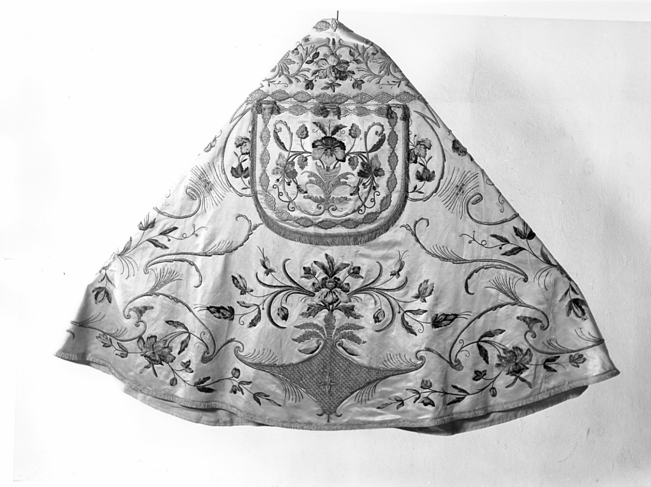 piviale, opera isolata - manifattura lombarda (prima metà sec. XX)