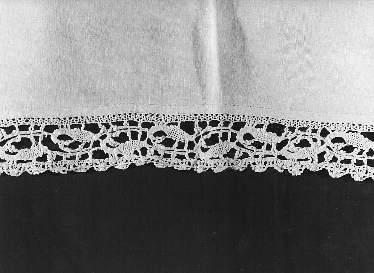 tovaglia d'altare, opera isolata - manifattura italiana (fine/inizio secc. XVII/ XVIII)