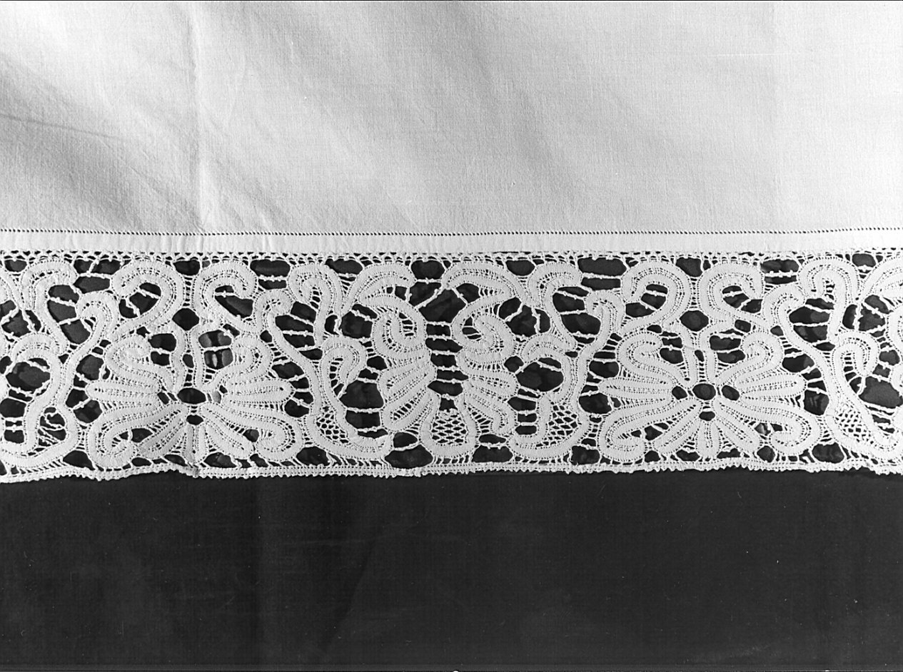 tovaglia d'altare, opera isolata - manifattura lombarda (inizio sec. XIX, sec. XX)