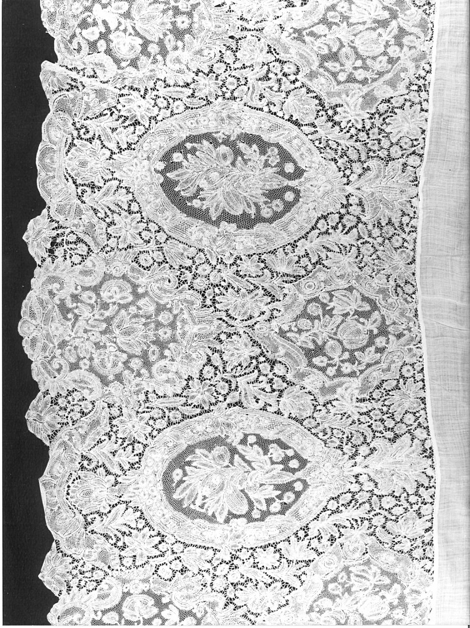rocchetto, opera isolata - manifattura lombarda, manifattura fiamminga (inizio, metà sec. XVIII, sec. XVIII, sec. XIX)