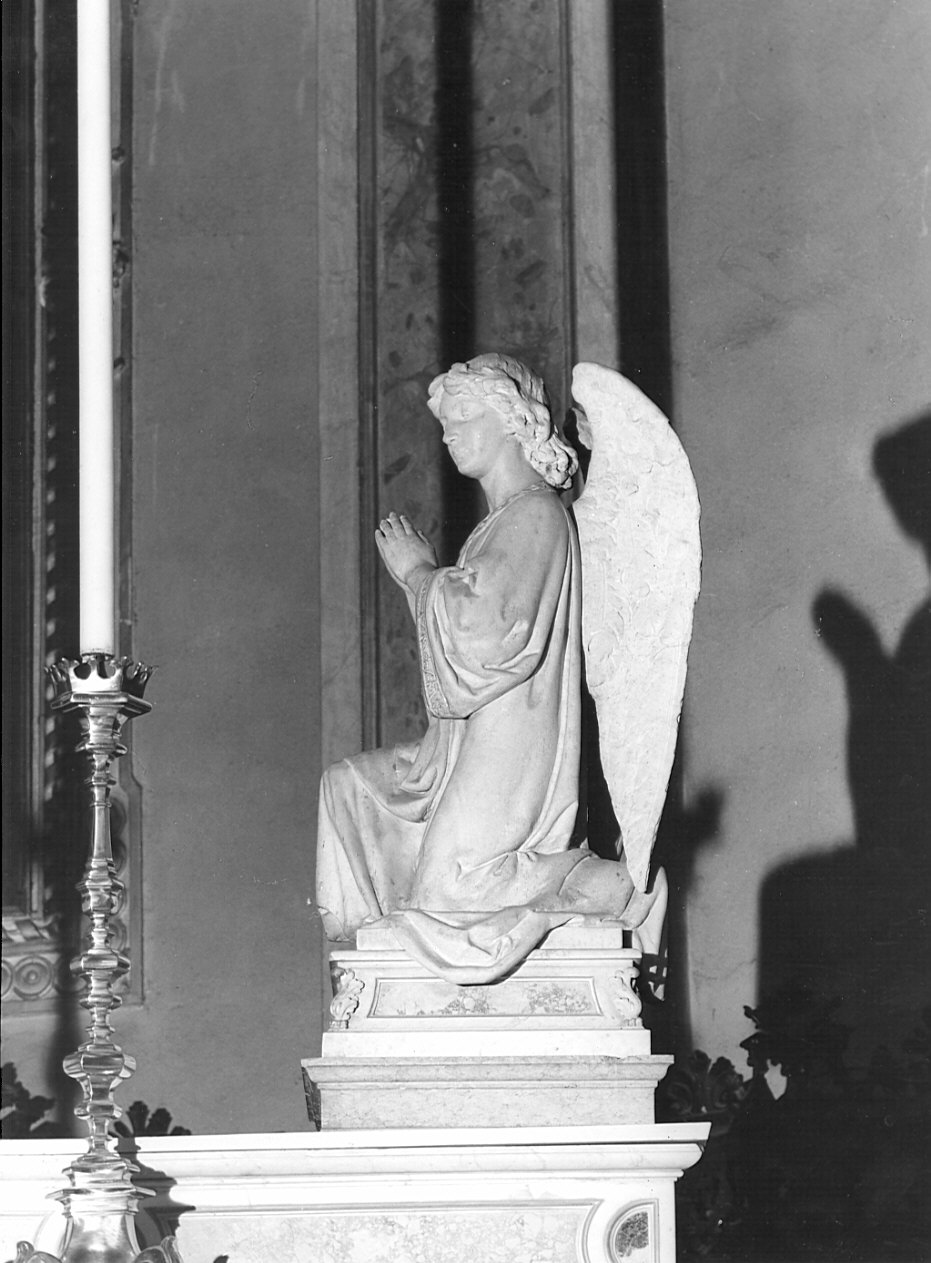 angelo (scultura, elemento d'insieme) di Muzio Virginio (fine sec. XIX)