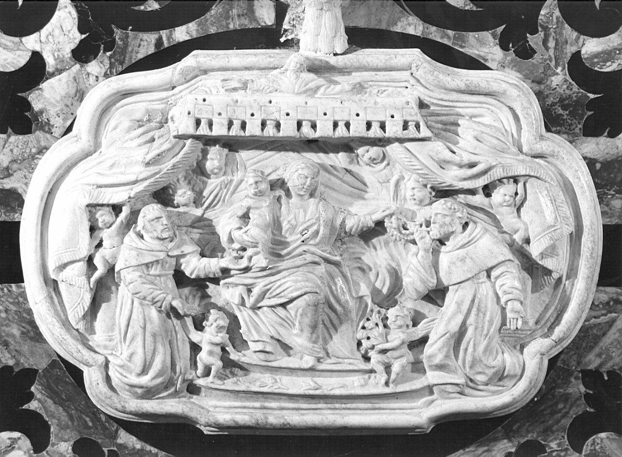 Madonna del Rosario (rilievo, elemento d'insieme) - bottega lombarda (sec. XVIII)
