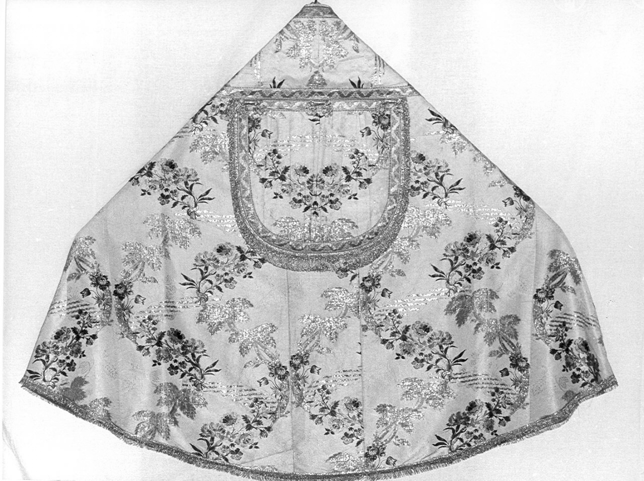 piviale, opera isolata - manifattura lombarda (seconda metà sec. XVIII)