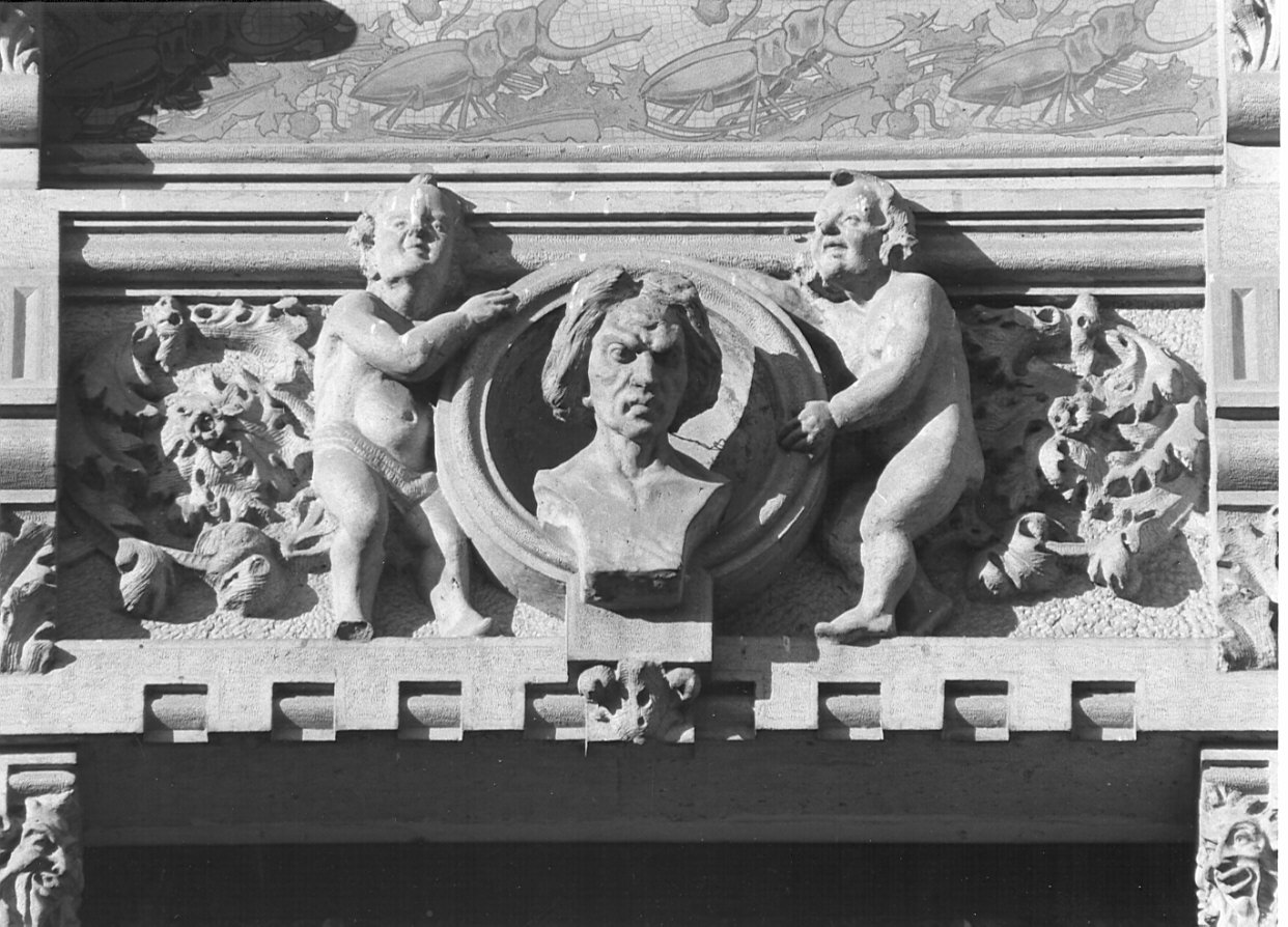 espressione del volto umano (rilievo, elemento d'insieme) - produzione milanese (sec. XX)