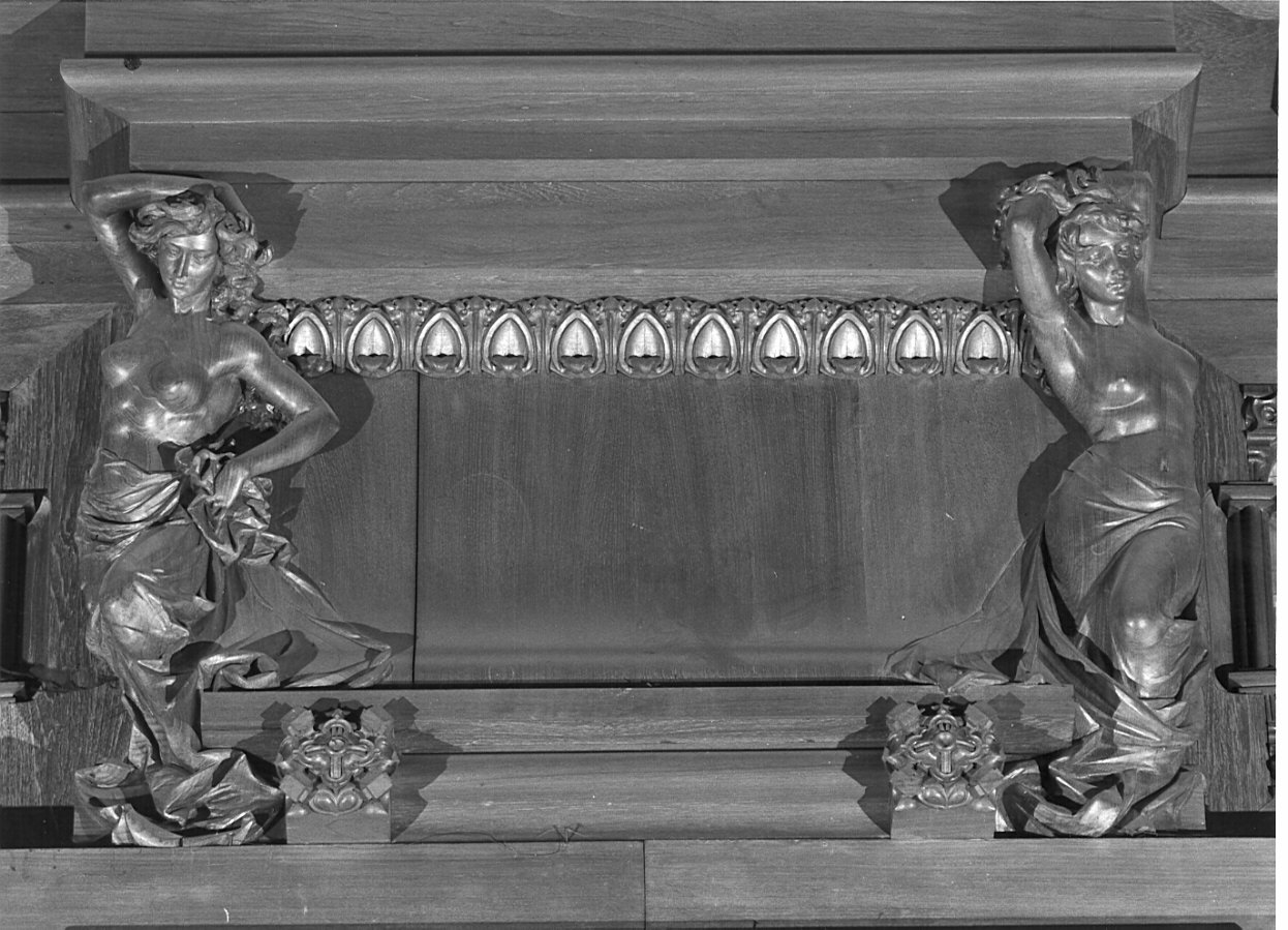 cariatide, elemento d'insieme di Quarti Eugenio (sec. XX)