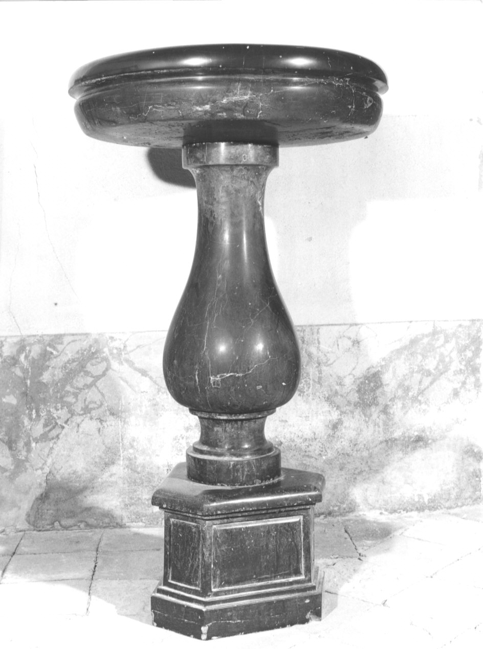 acquasantiera - a fusto, opera isolata - bottega lombarda (sec. XVII)