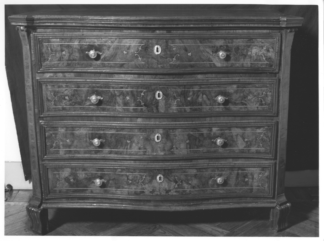 cassettone, opera isolata - ambito lombardo (secondo quarto sec. XVIII)