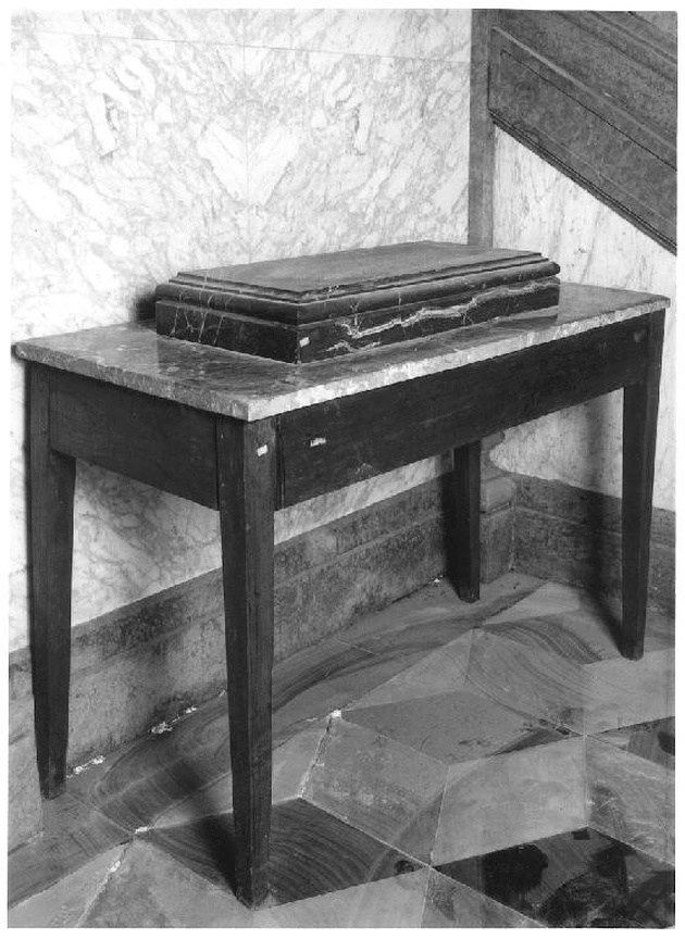 tavolino, opera isolata - ambito lombardo (fine/inizio secc. XIX/ XX)