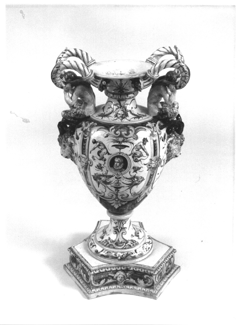 anfora, opera isolata - manifattura di Deruta (ultimo quarto sec. XIX)