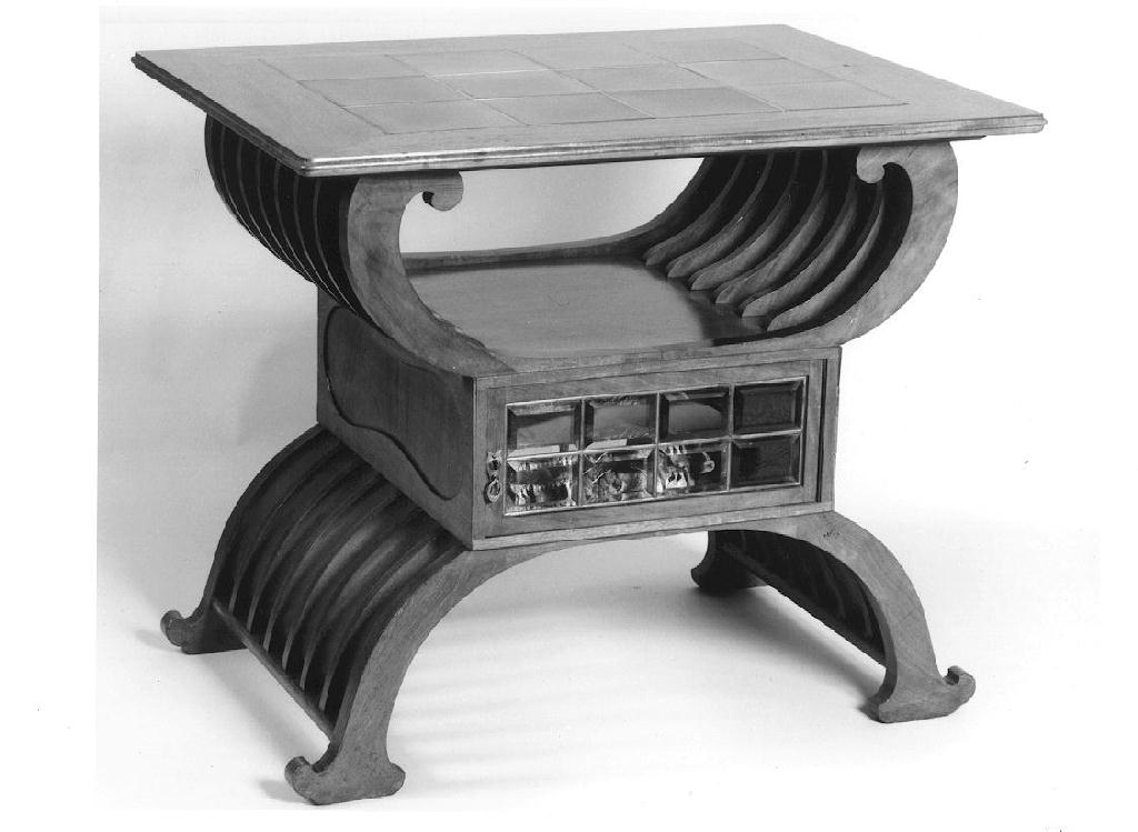 tavolino, opera isolata - ambito lombardo (primo quarto sec. XX)