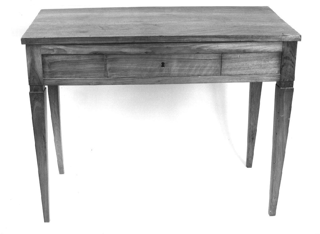 tavolino, opera isolata - ambito lombardo (prima metà sec. XX)