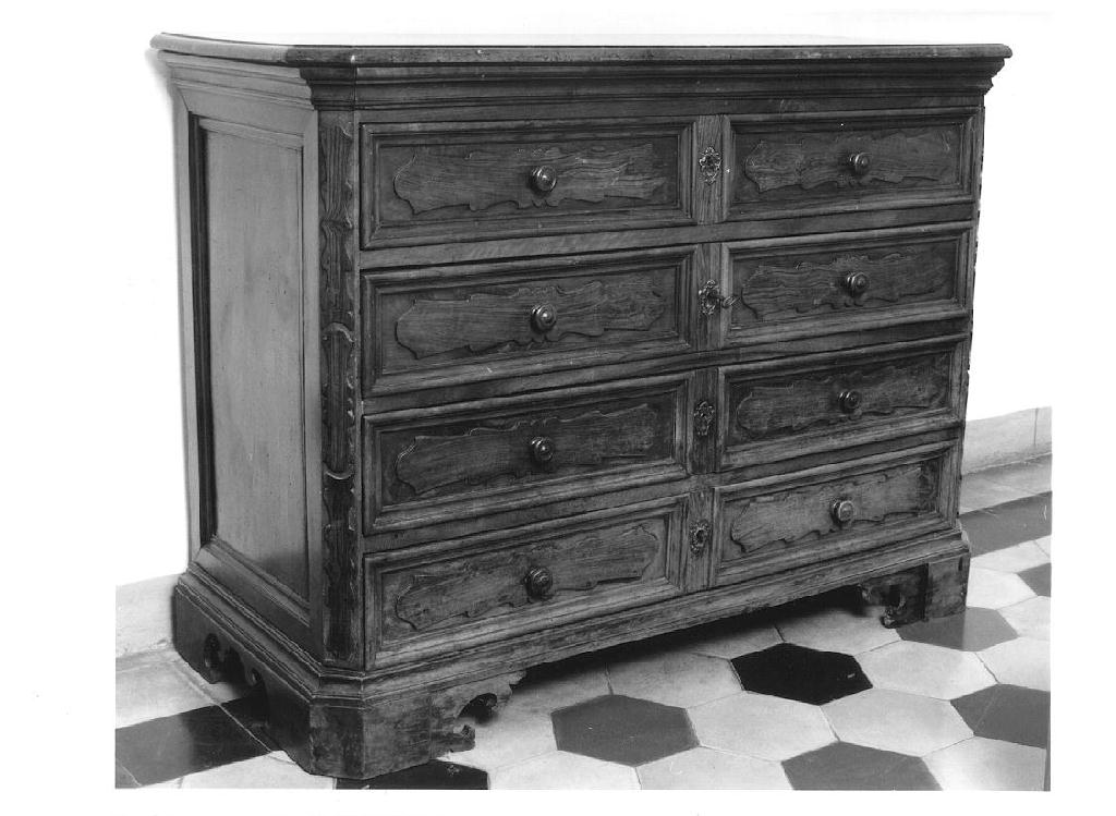 cassettone, opera isolata - ambito lombardo (primo quarto sec. XVIII)