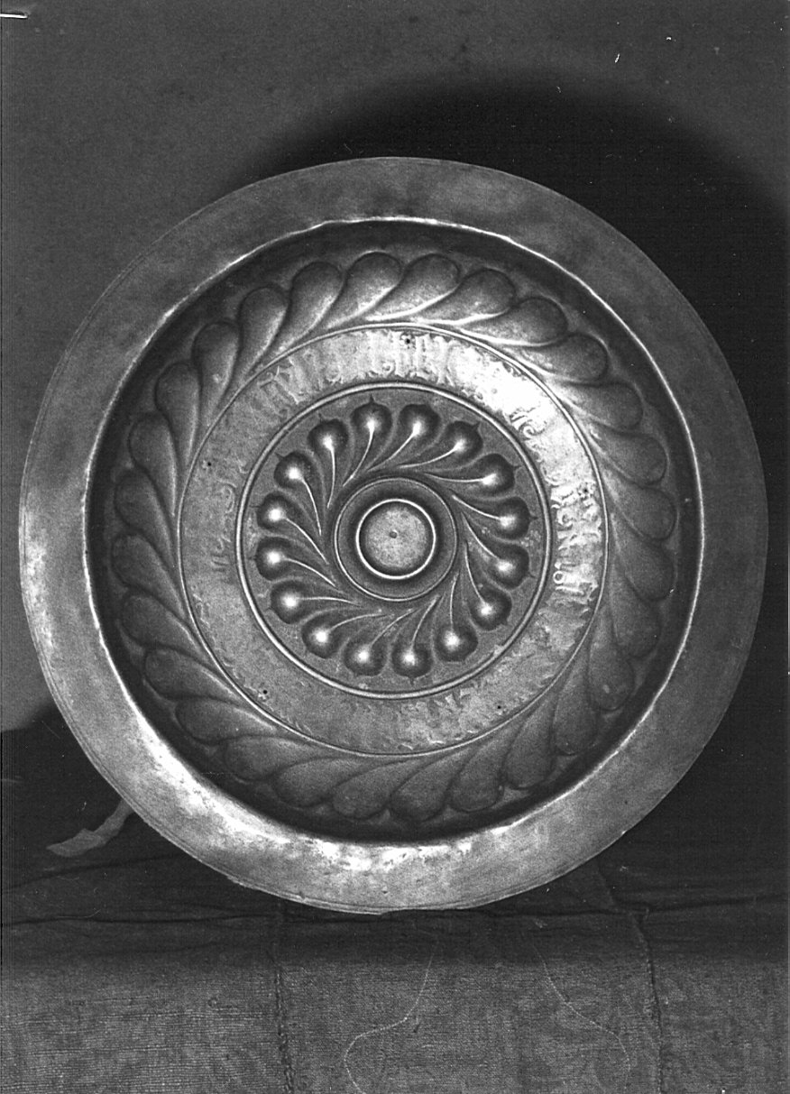 piatto, opera isolata - bottega lombarda (sec. XIX)