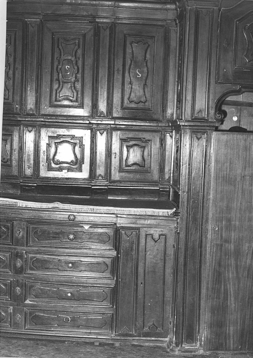 mobile da sacrestia con alzata, opera isolata - bottega lombarda (sec. XVIII)