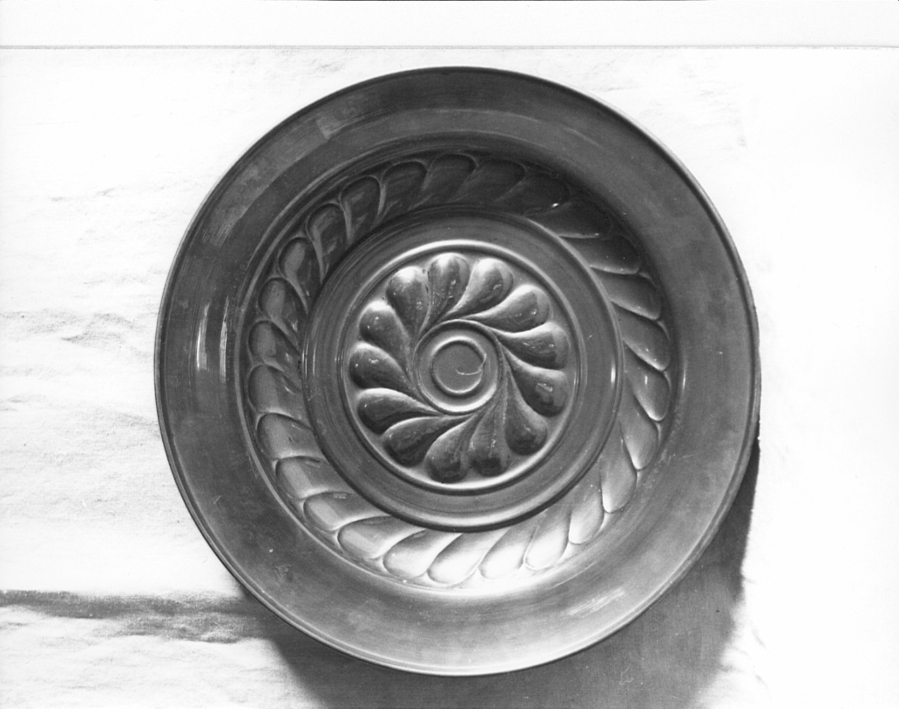 piatto, opera isolata - bottega lombarda (sec. XIX)