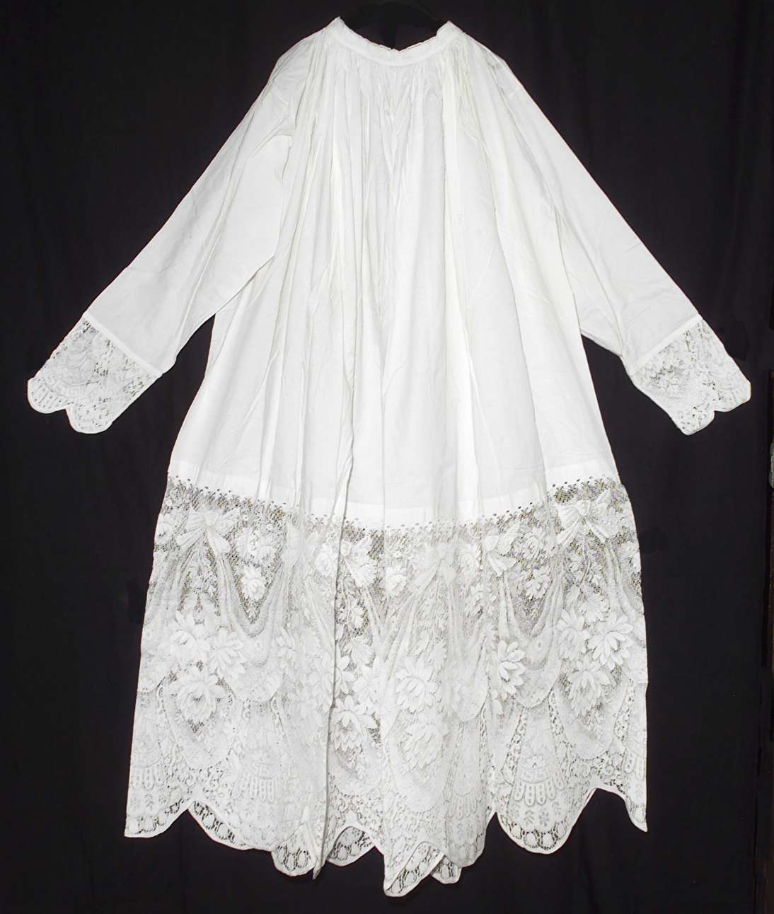 camice, opera isolata - manifattura lombarda (metà sec. XX)