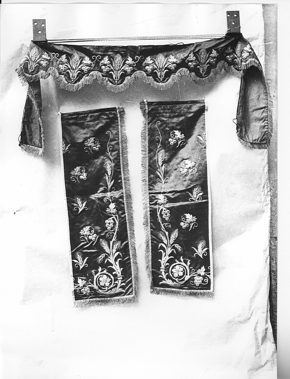 conopeo di tabernacolo, insieme - manifattura lombarda (sec. XIX)