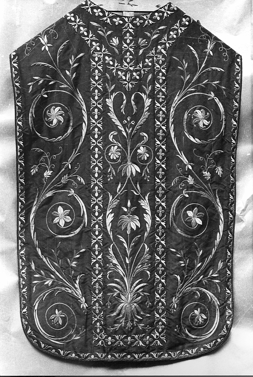 paramento liturgico, insieme - manifattura lombarda (secc. XVIII/ XIX)