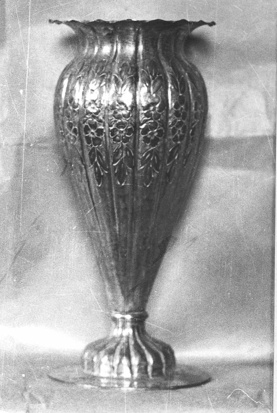 vaso da fiori, serie - bottega lombarda (inizio sec. XX)