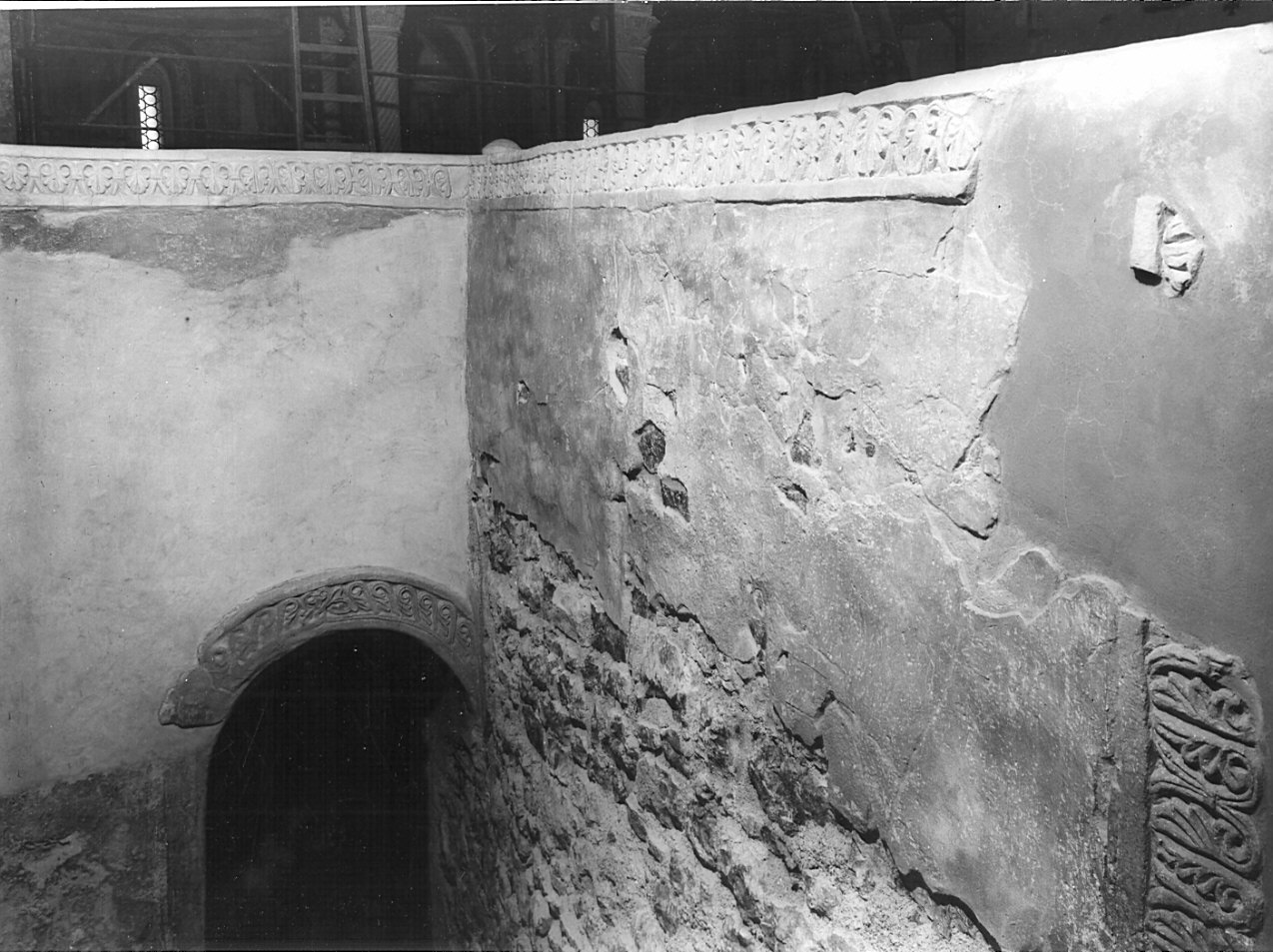 decorazione plastica - bottega italiana (terzo quarto sec. XI)