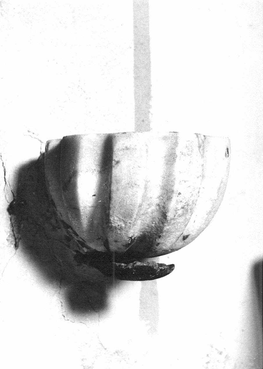 acquasantiera da parete, opera isolata - bottega lombarda (sec. XVII)