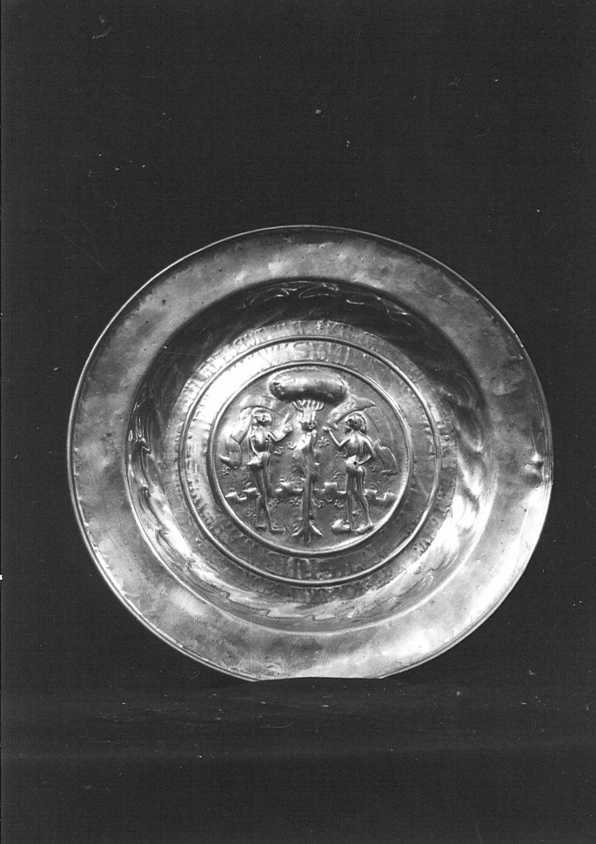 piatto da parata, opera isolata - bottega lombarda (sec. XVII)