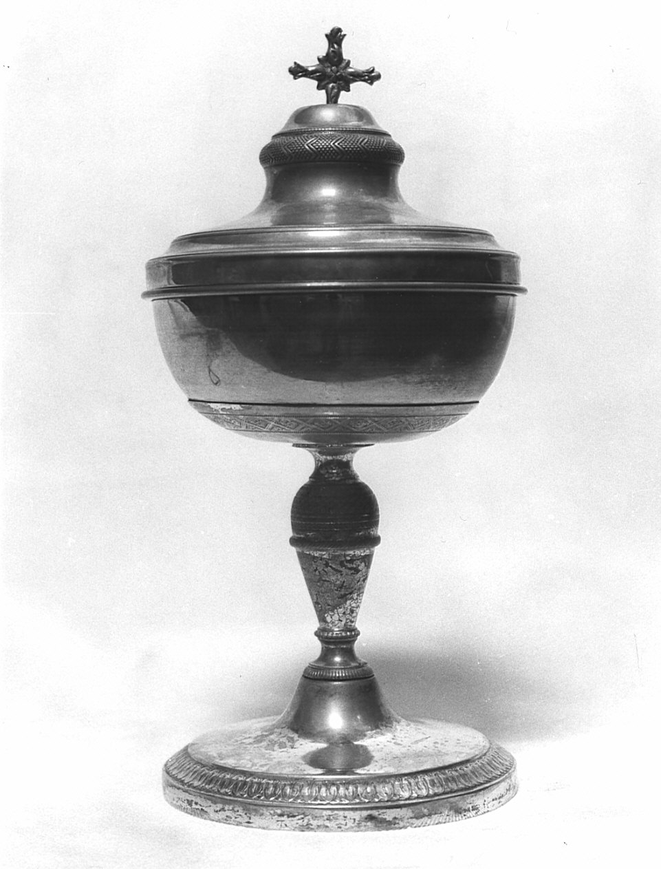 pisside, opera isolata - bottega lombarda (fine/inizio secc. XIX/ XX)