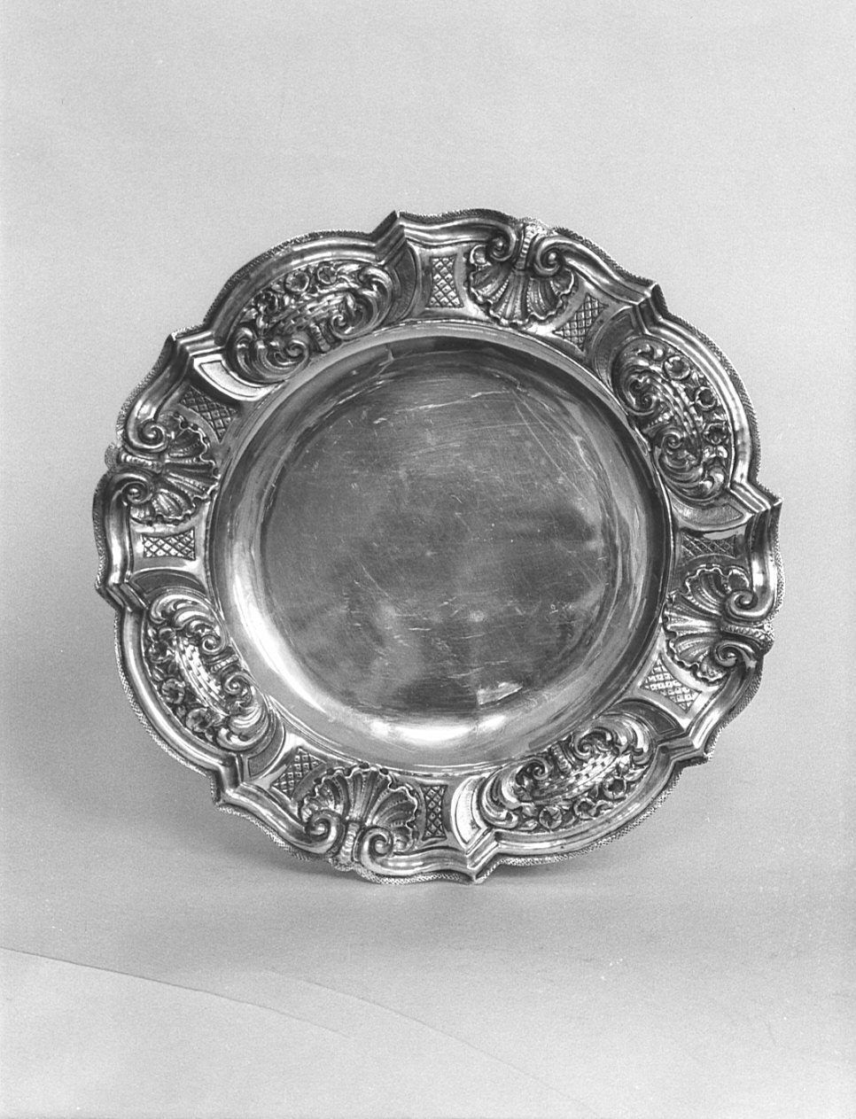 piatto - bottega lombarda (sec. XX)