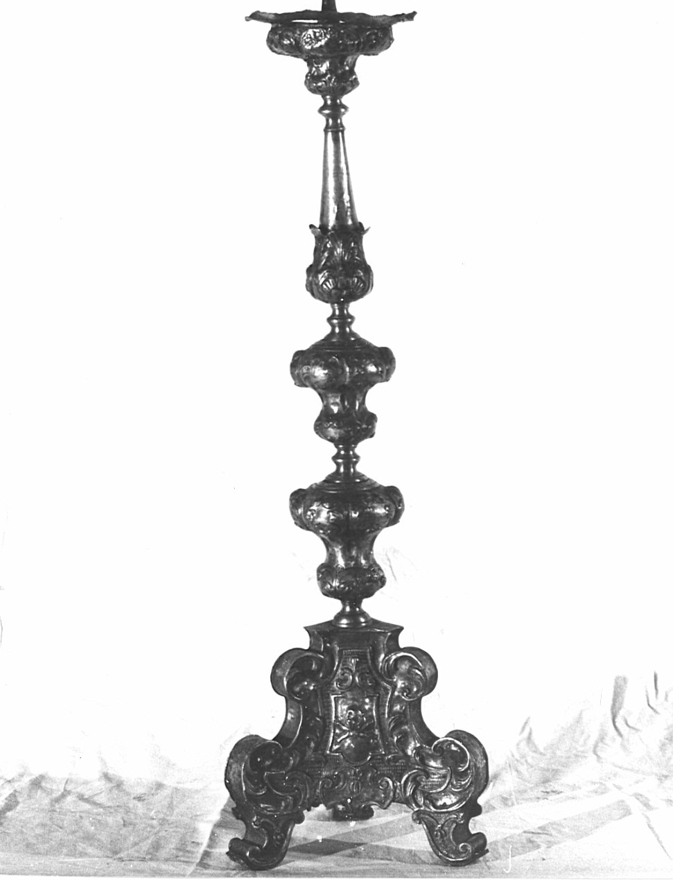 candeliere d'altare, serie - bottega lombarda (sec. XVII)