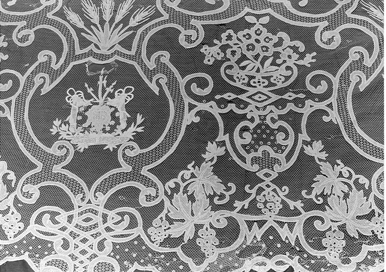 camice ecclesiastico, opera isolata - manifattura lombarda (fine/inizio secc. XIX/ XX)