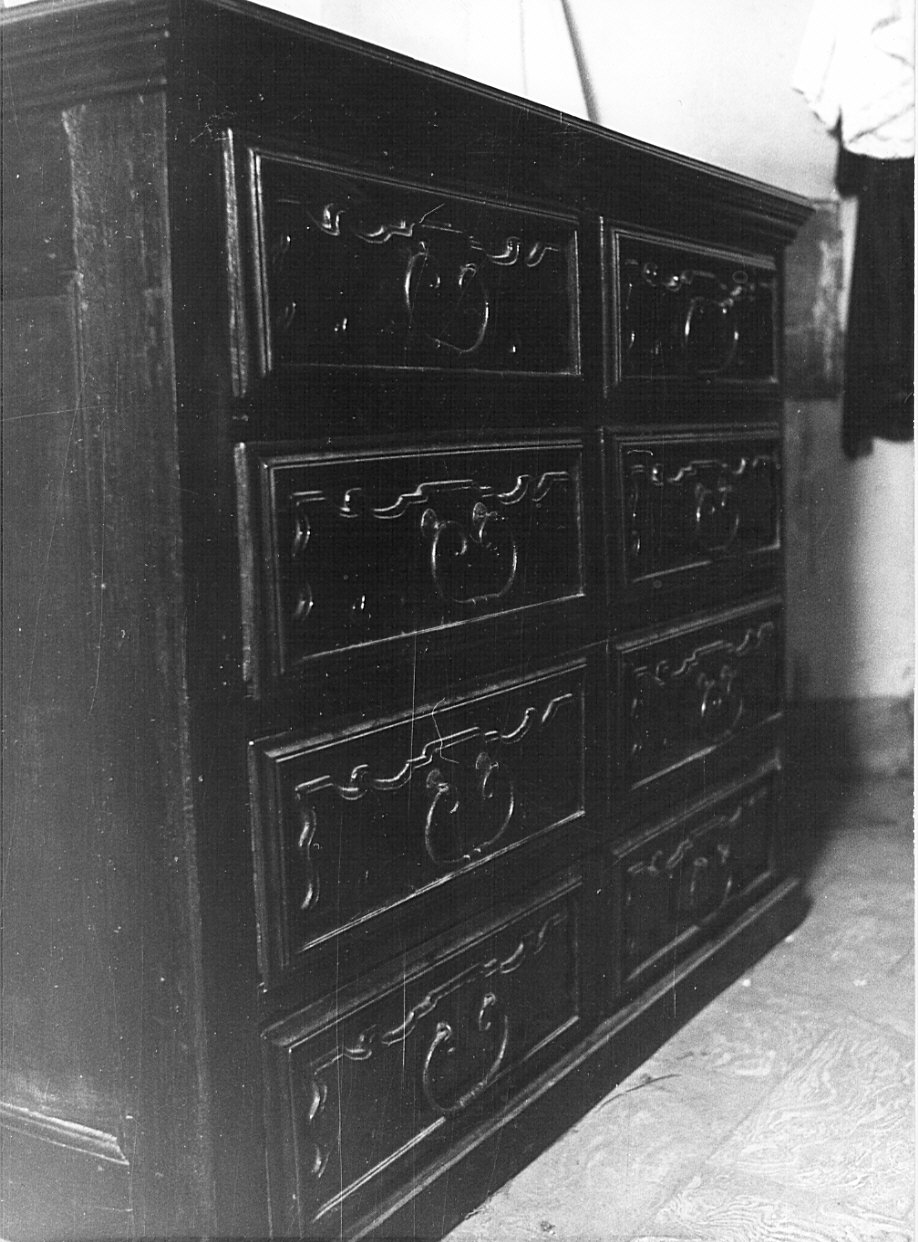 cassettone, opera isolata - bottega lombarda (secc. XVII/ XVIII)