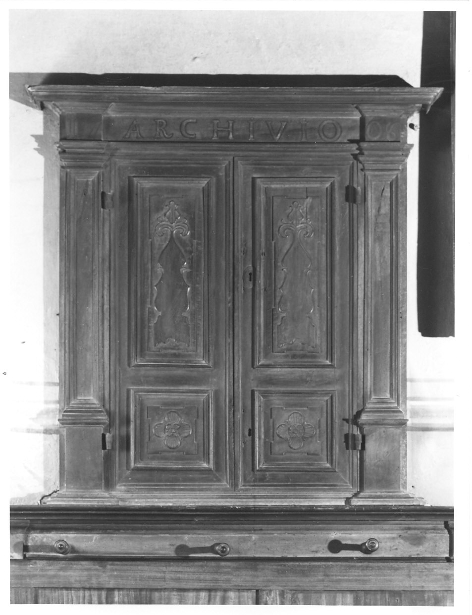 armadio per archivi, opera isolata - bottega lombarda (sec. XVIII)