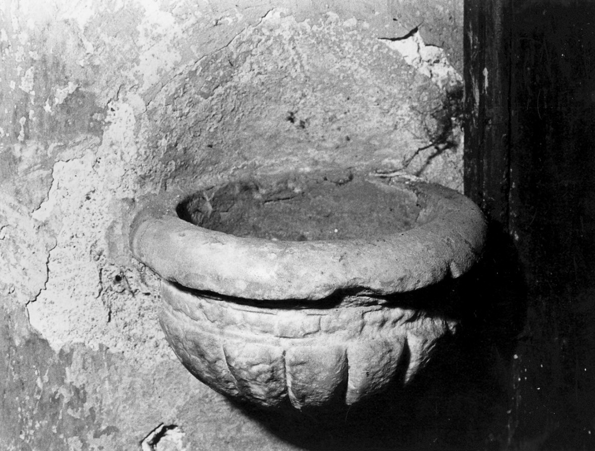 acquasantiera da parete, opera isolata - bottega lombarda (sec. XVII)