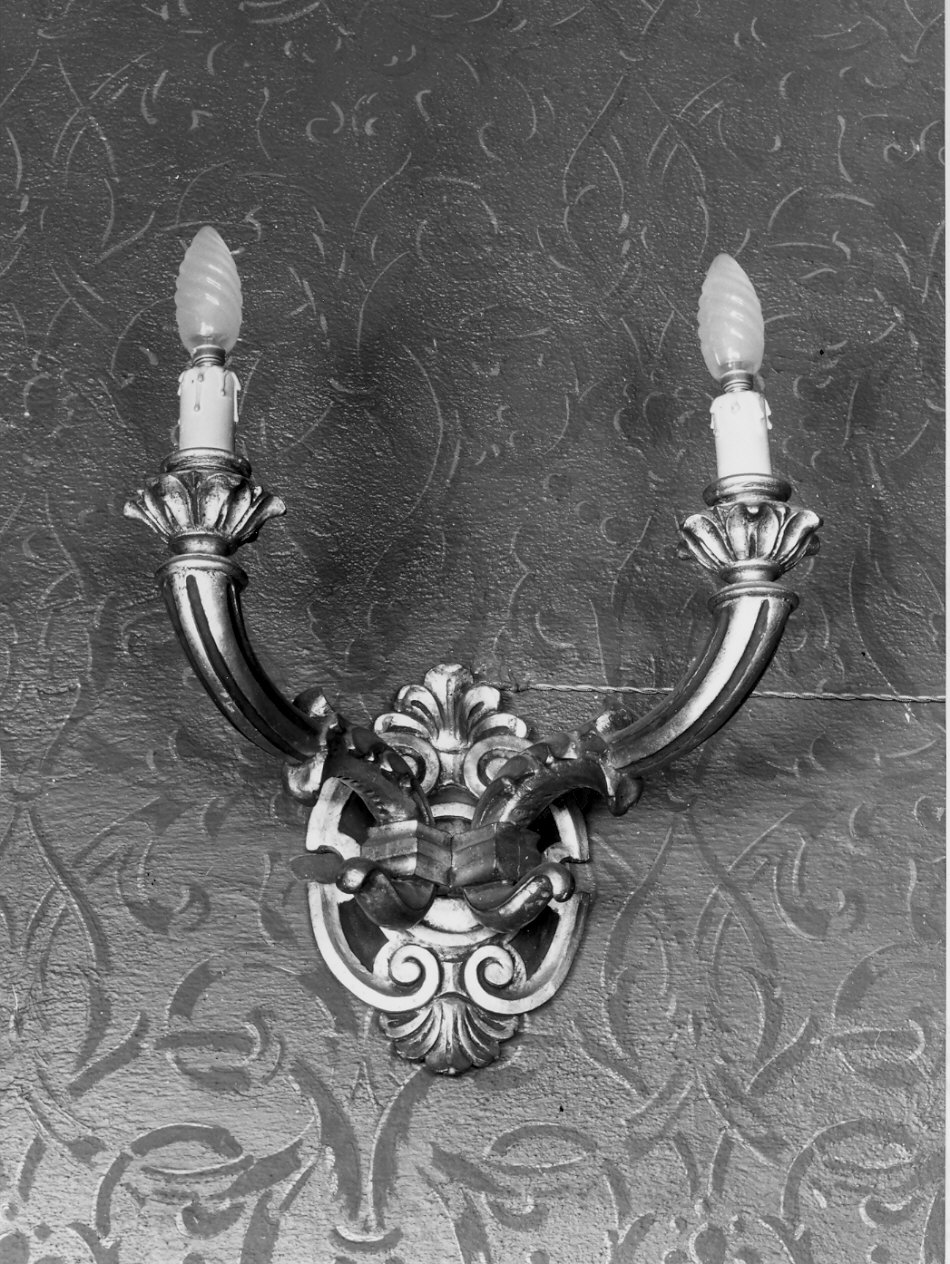 lampada - a muro, serie - ambito lombardo (sec. XIX)