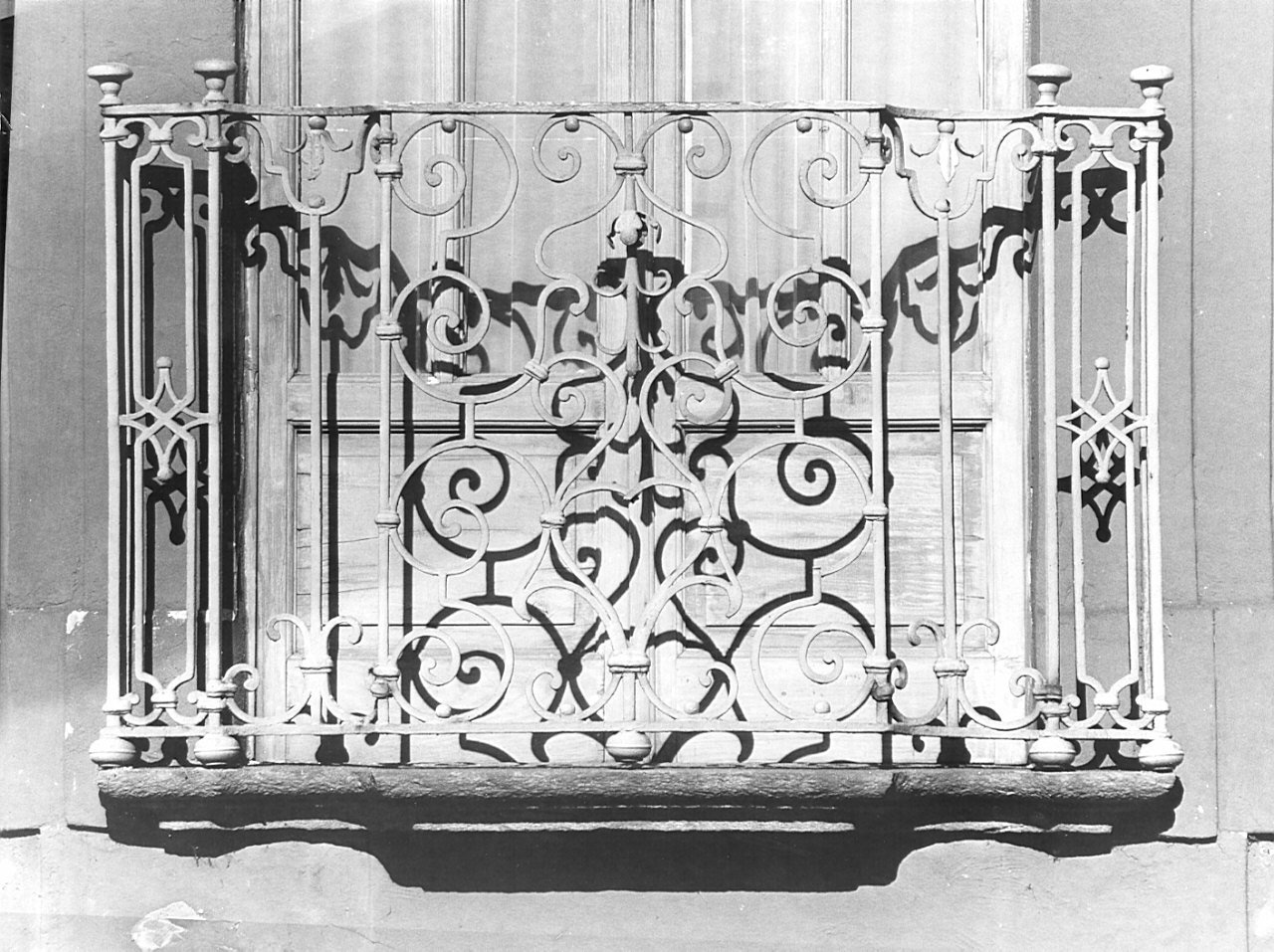 ringhiera di balcone, coppia - bottega lombarda (prima metà sec. XVIII)