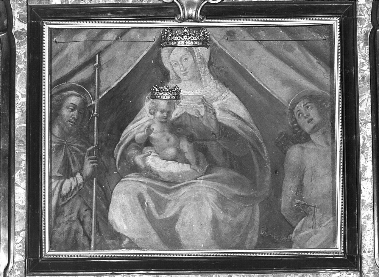 Madonna con Bambino e angeli tra San Sebastiano e San Rocco (dipinto, opera isolata) - ambito lombardo (sec. XVI)