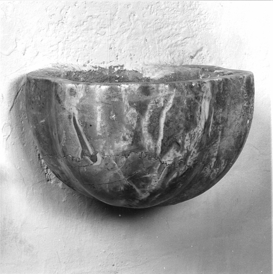 acquasantiera da parete, opera isolata - bottega lombarda (sec. XVII)
