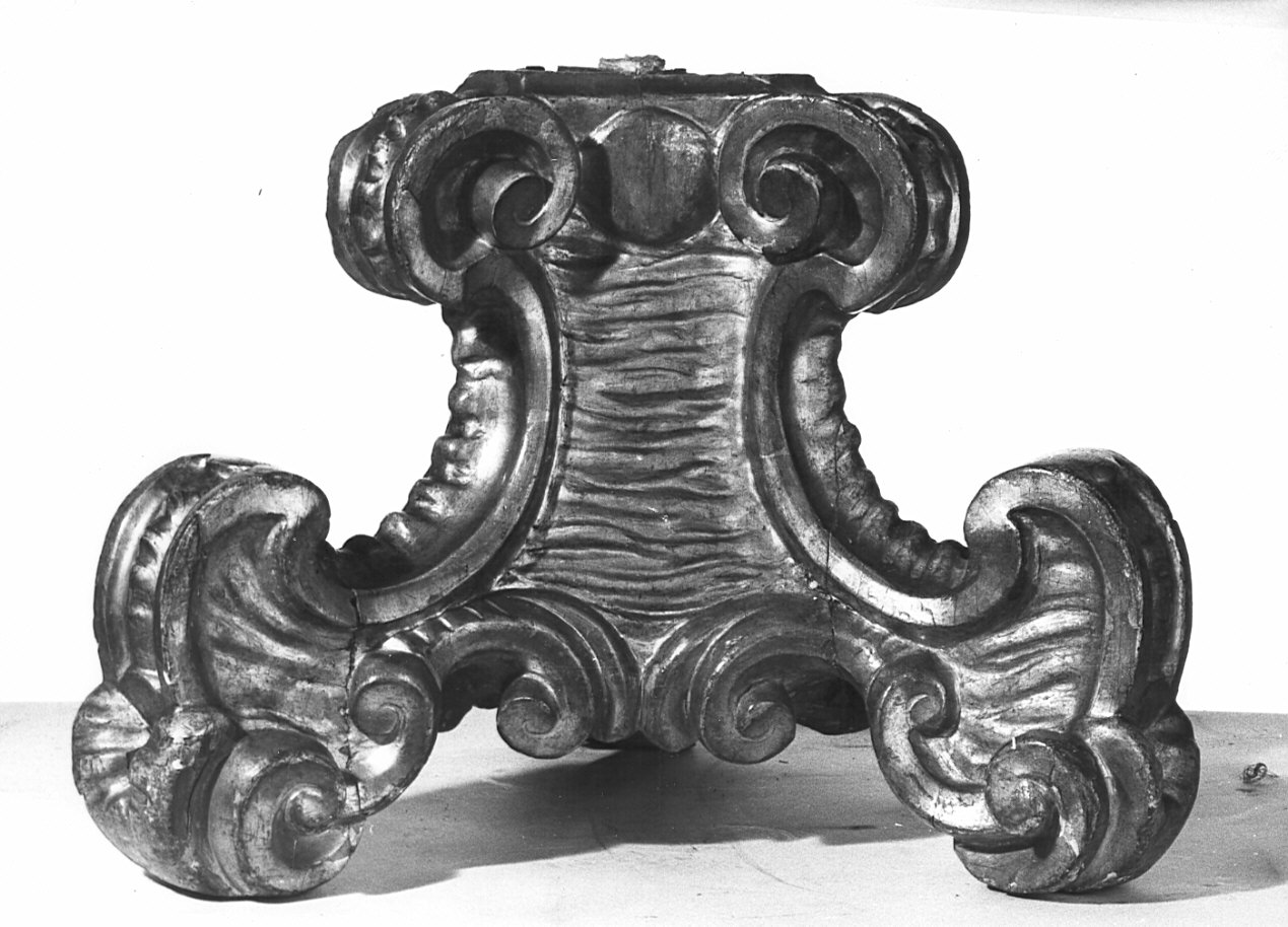 base per croce, opera isolata - bottega lombarda (sec. XVIII)