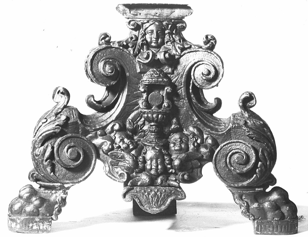 base per croce, opera isolata - bottega lombarda (sec. XVIII)