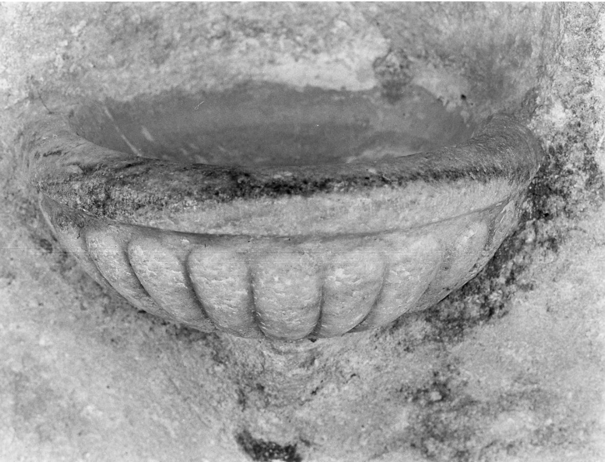 acquasantiera da parete, opera isolata - ambito lombardo (sec. XVII)