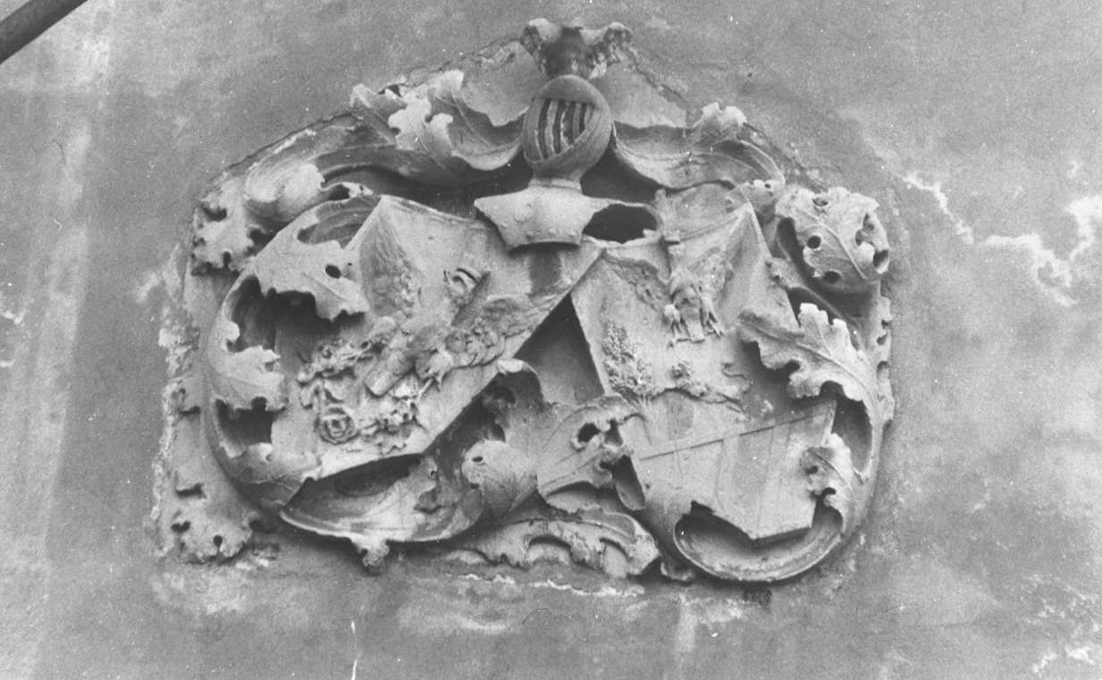 Stemma della famiglia Silva e Ghirlanda (rilievo, opera isolata) - bottega lombarda (sec. XIX)