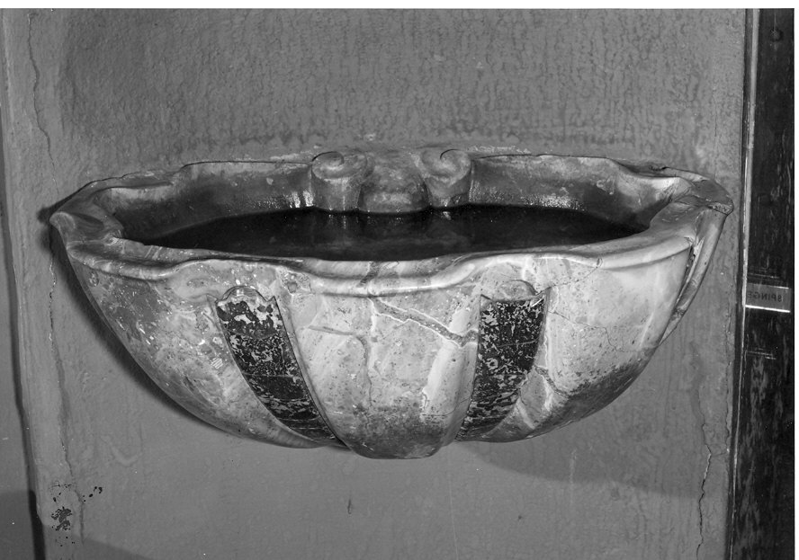 acquasantiera da parete, serie - bottega italiana (fine sec. XVIII)